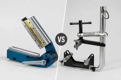 Comparaison entre une équerre magnétique et un serre-joint pour le maintien rapide de pièces avant soudage.